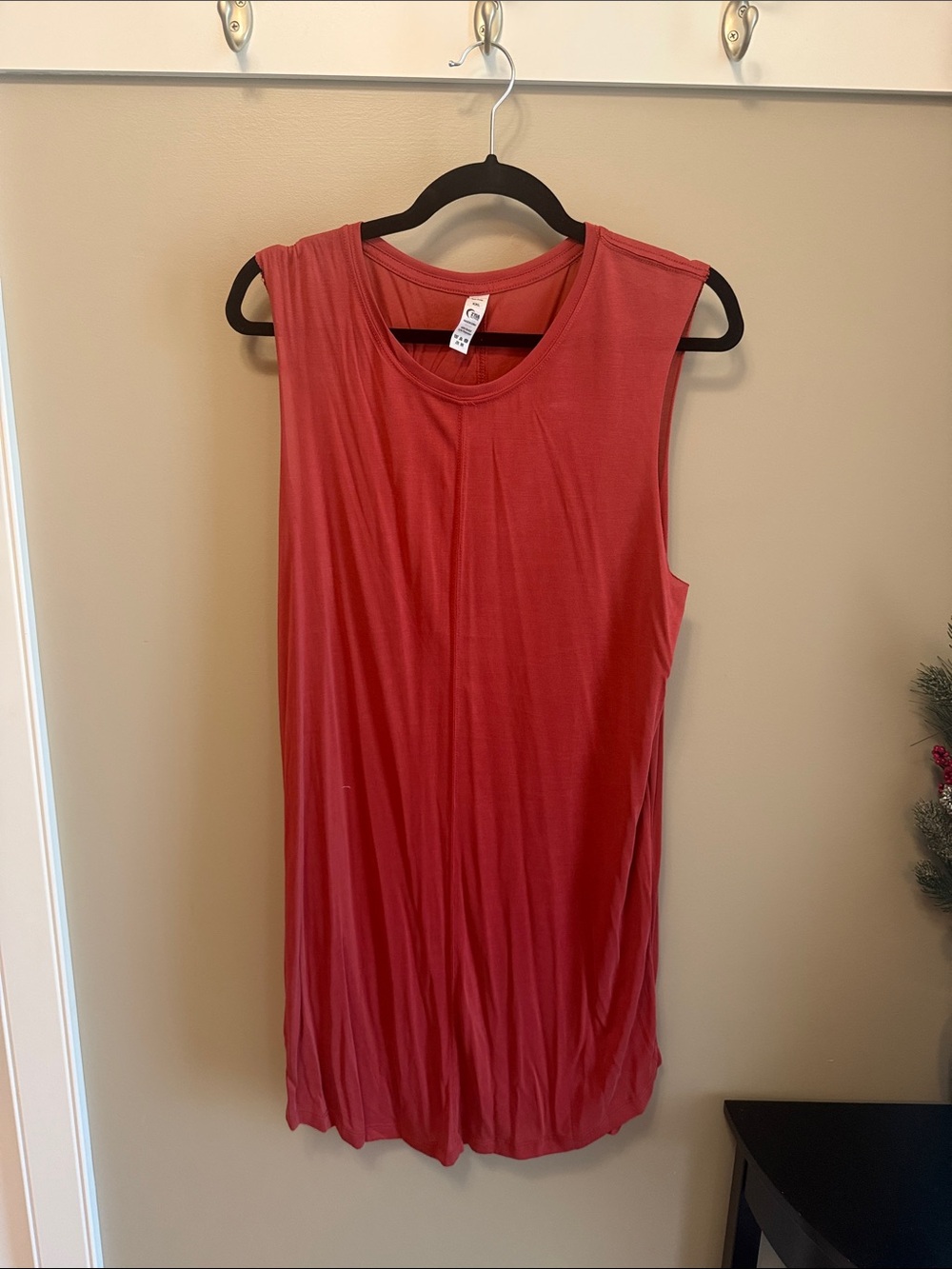Women’s Sleeveless Tank Top in Rust Pink